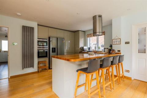5 bedroom chalet for sale, Orchard Way, Hurstpierpoint BN6
