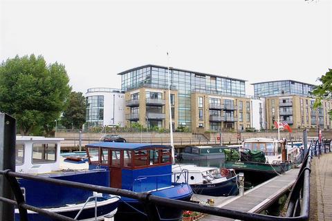 2 bedroom flat to rent, Ferry Lane, Brentford, TW8
