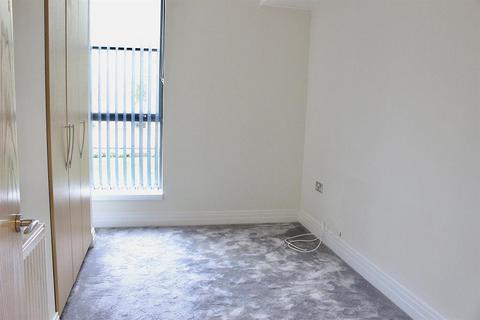 2 bedroom flat to rent, Ferry Lane, Brentford, TW8