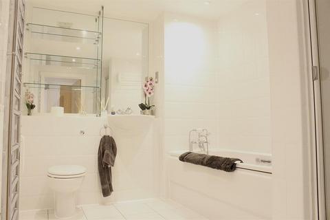2 bedroom flat to rent, Ferry Lane, Brentford, TW8