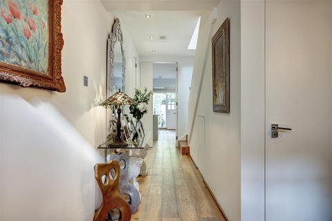 5 Elm Tree Close, London, NW8 9JS