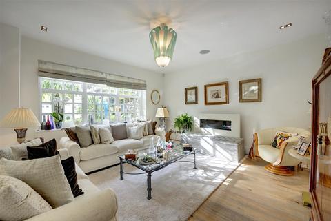 5 Elm Tree Close, London, NW8 9JS