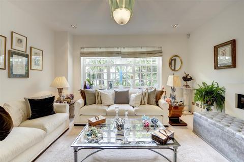 5 Elm Tree Close, London, NW8 9JS