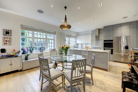 5 Elm Tree Close, London, NW8 9JS