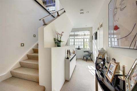 5 Elm Tree Close, London, NW8 9JS