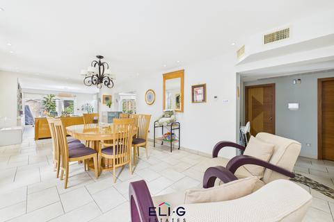 7 bedroom detached house for sale, Green Walk, NW4