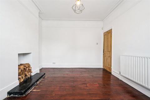 3 bedroom maisonette for sale, Badminton Road, London, SW12