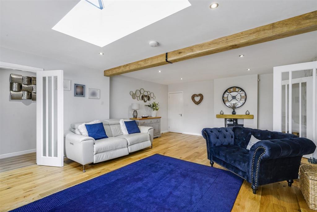 Lounge/Sitting Room