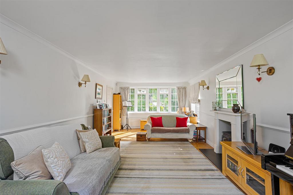 14 North Field Avenue 18.jpg