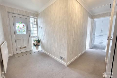29 Chiltern Close, Shaw, Oldham, OL2 7RL