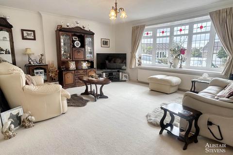 29 Chiltern Close, Shaw, Oldham, OL2 7RL