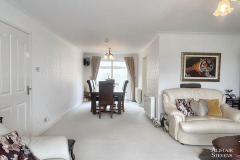 29 Chiltern Close, Shaw, Oldham, OL2 7RL