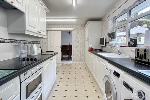 29 Chiltern Close, Shaw, Oldham, OL2 7RL