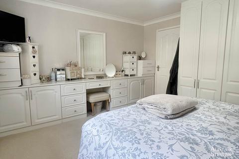 29 Chiltern Close, Shaw, Oldham, OL2 7RL