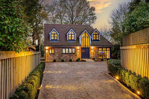 4 bedroom detached house for sale, Swan Lane, Edenbridge, TN8