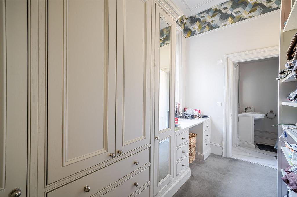 Bed 1 dressing room