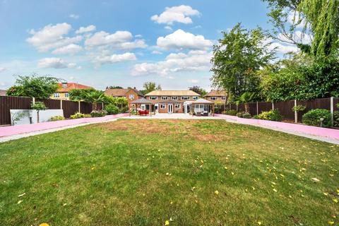 4 bedroom detached house for sale, Birchdale, Gerrards Cross, Buckinghamshire, SL9
