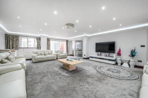 4 bedroom detached house for sale, Birchdale, Gerrards Cross, Buckinghamshire, SL9