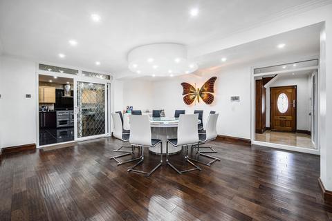 4 bedroom detached house for sale, Birchdale, Gerrards Cross, Buckinghamshire, SL9