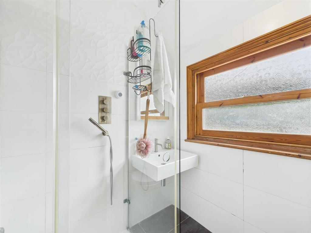 Closer Shot Shower Room2