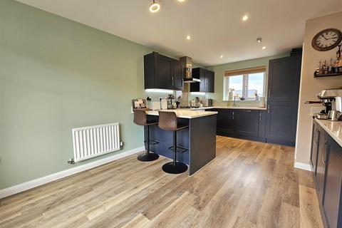 3 bedroom semi-detached house for sale, Meadow Brown Road, Coombe Hill, Tewkesbury