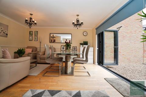 3 bedroom terraced house for sale, Jefferson Close, Ilford, IG2