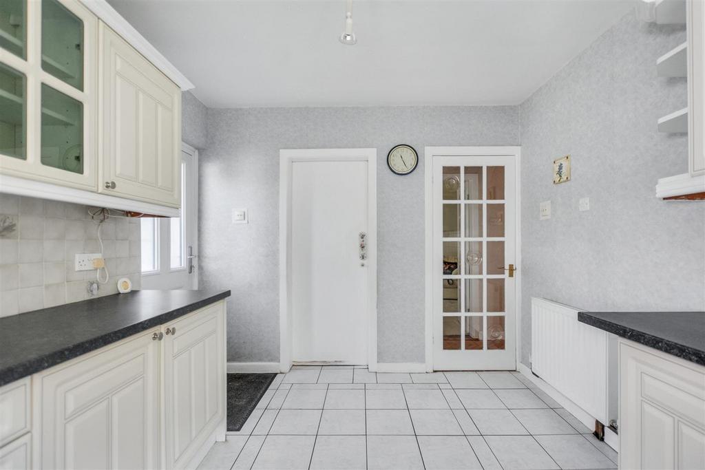 Kitchen 2.jpeg
