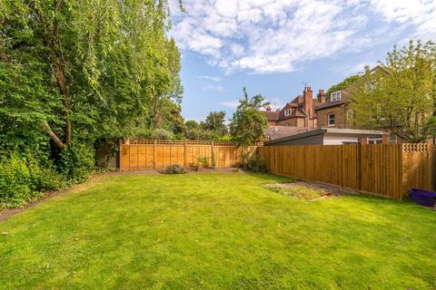 undefined, Waldegrave Gardens, Twickenham, TW1