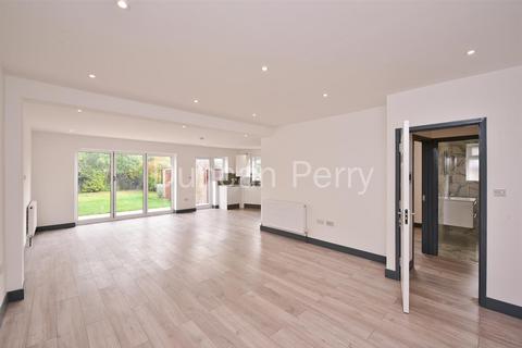 4 bedroom semi-detached bungalow for sale, Oaklands Avenue, Brookmans Park AL9