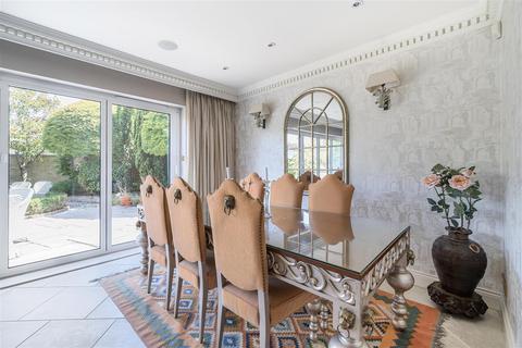 6 Clearwater Place, Long Ditton, Surbiton, KT6 4ET