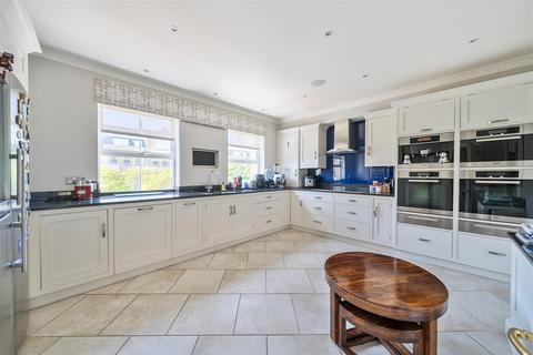 6 Clearwater Place, Long Ditton, Surbiton, KT6 4ET