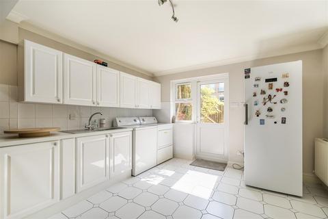 6 Clearwater Place, Long Ditton, Surbiton, KT6 4ET