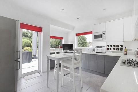 4 bedroom detached house for sale, Stradbroke Grove, Buckhurst Hill, IG9