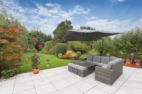 4 bedroom detached house for sale, Stradbroke Grove, Buckhurst Hill, IG9