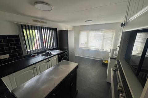 2 bedroom park home for sale, Laburnum Court, Smallfield, Horley, Surrey