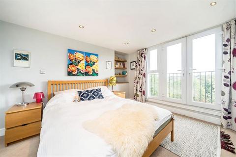 2 bedroom flat for sale, Endwell Road, London SE4