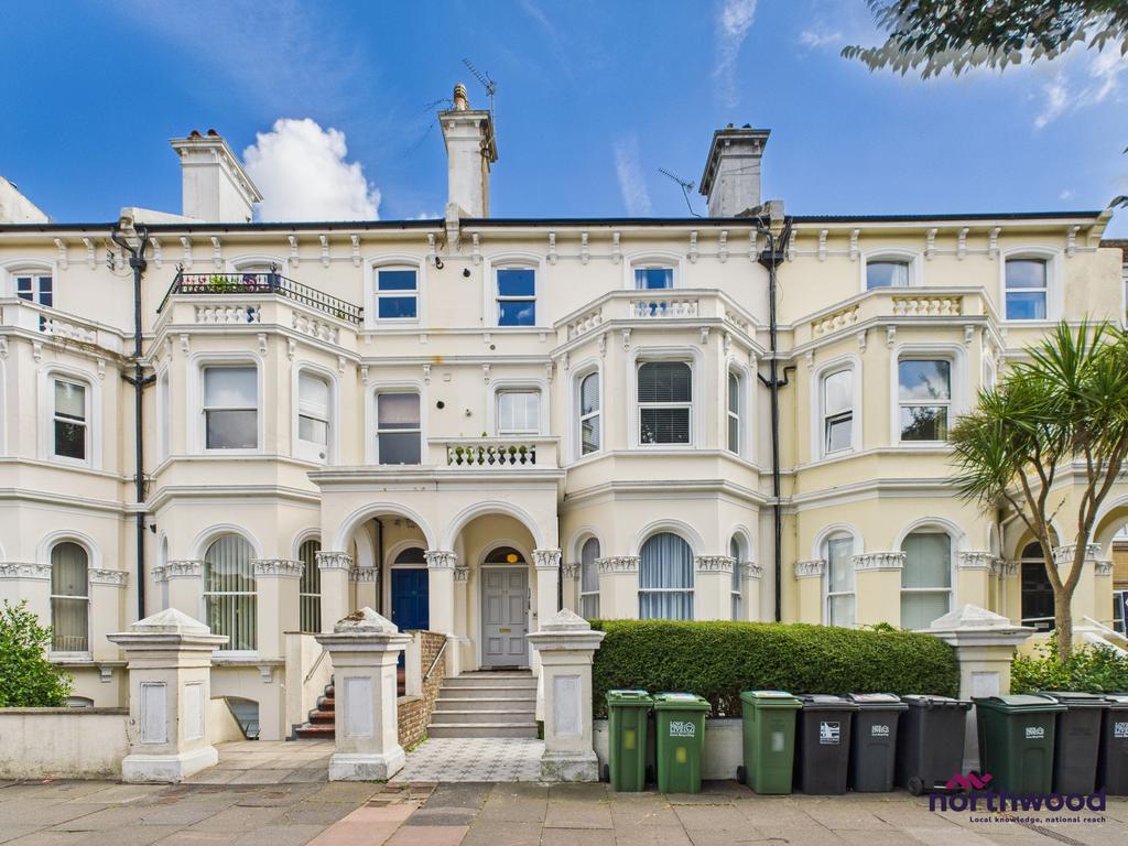 The Avenue, Eastbourne, BN21 2 bed flat - £1,000 pcm (£231 pw)