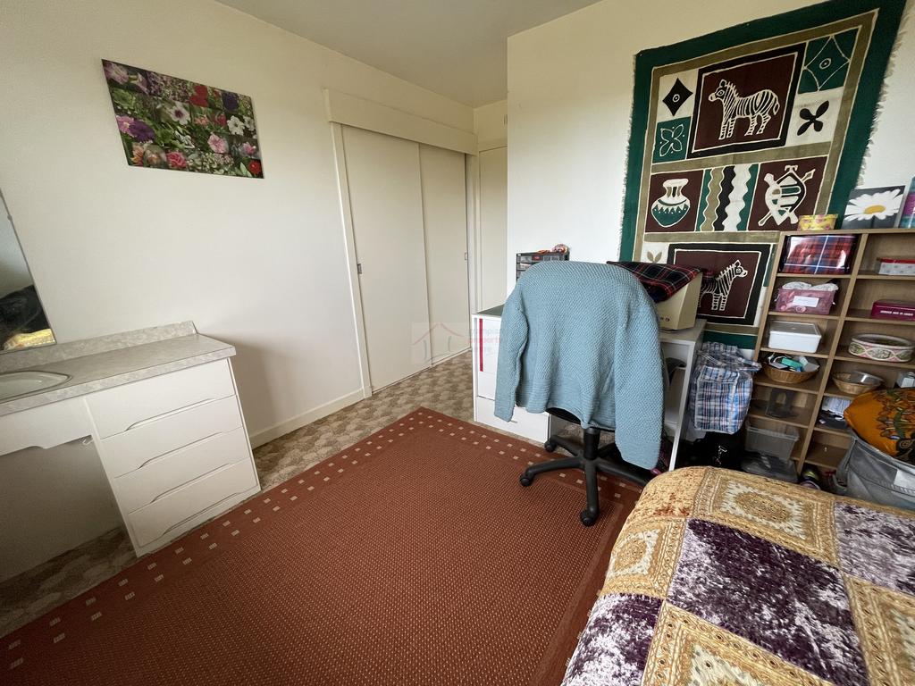 Bedroom 2b.JPG