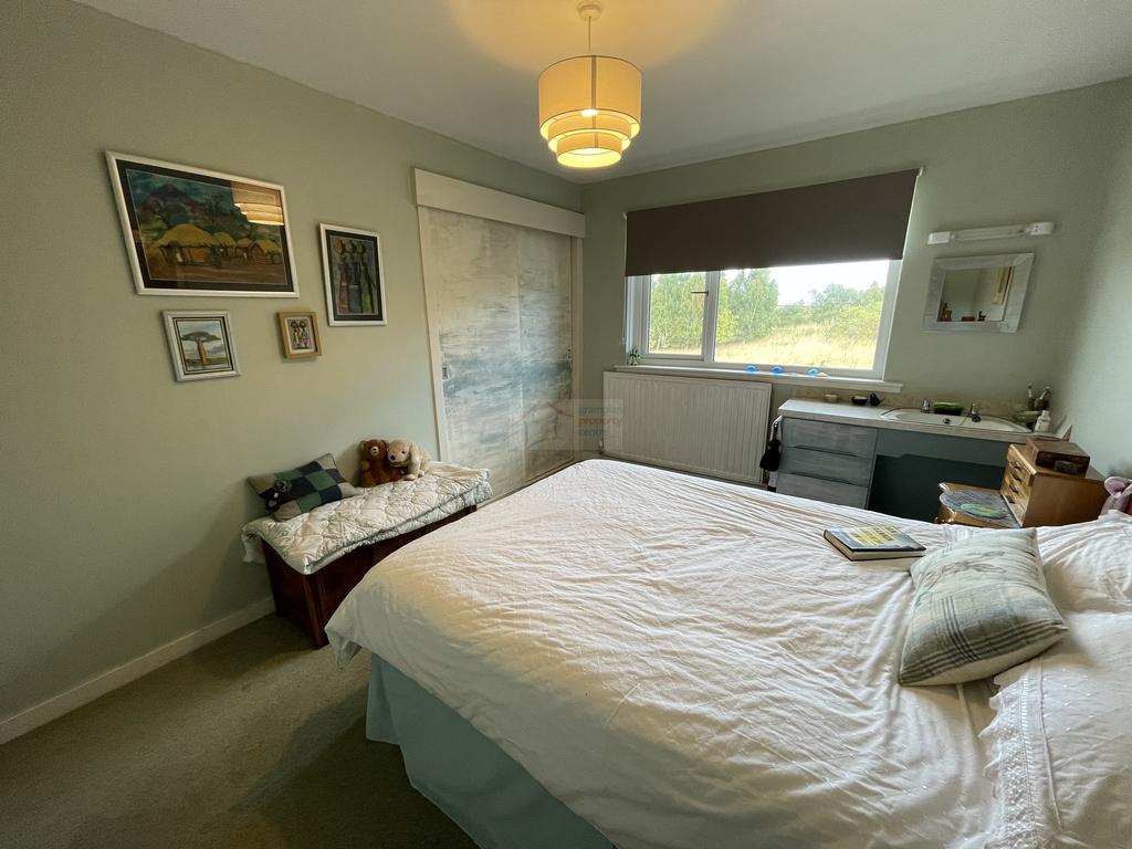Bedroom 1b.JPG
