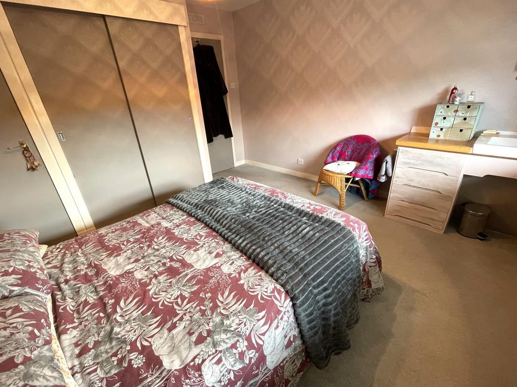 Bedroom 3b.JPG