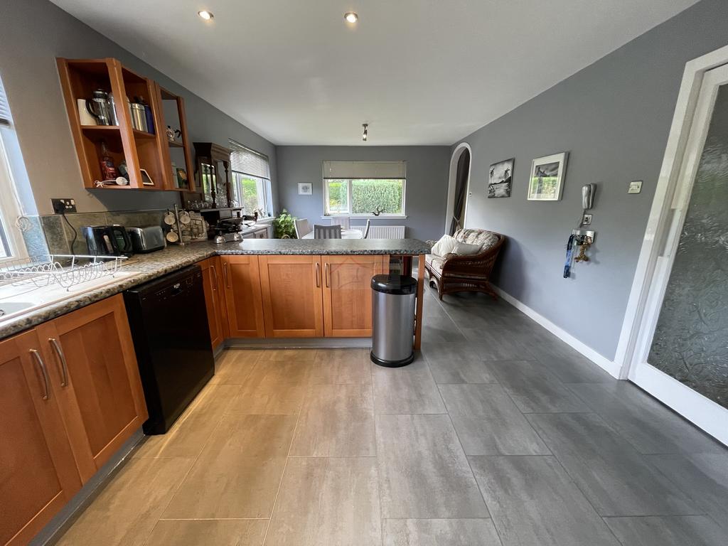 Kitchen b.JPG