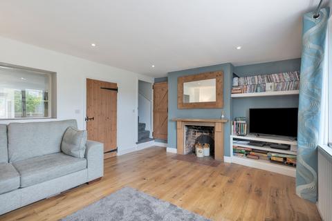 undefined, Chain Free - Sophisticated Simplicity in a Secret Corner of Holt