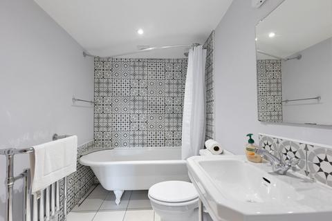 undefined, Chain Free - Sophisticated Simplicity in a Secret Corner of Holt