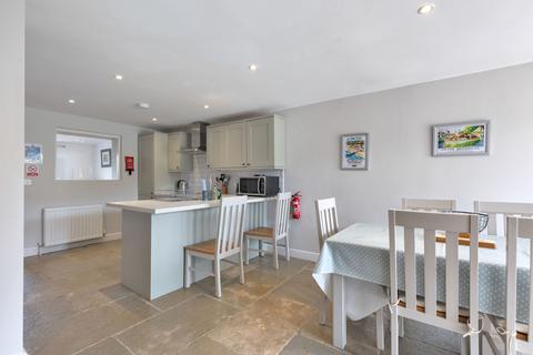 undefined, Chain Free - Sophisticated Simplicity in a Secret Corner of Holt
