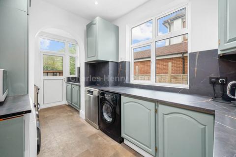 4 bedroom semi-detached house for sale, Lakenheath, Southgate, N14