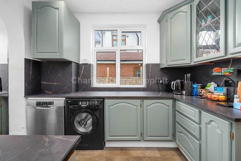 4 bedroom semi-detached house for sale, Lakenheath, Southgate, N14