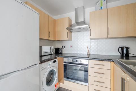 2 bedroom flat for sale, High Street, Colliers Wood, London, SW19