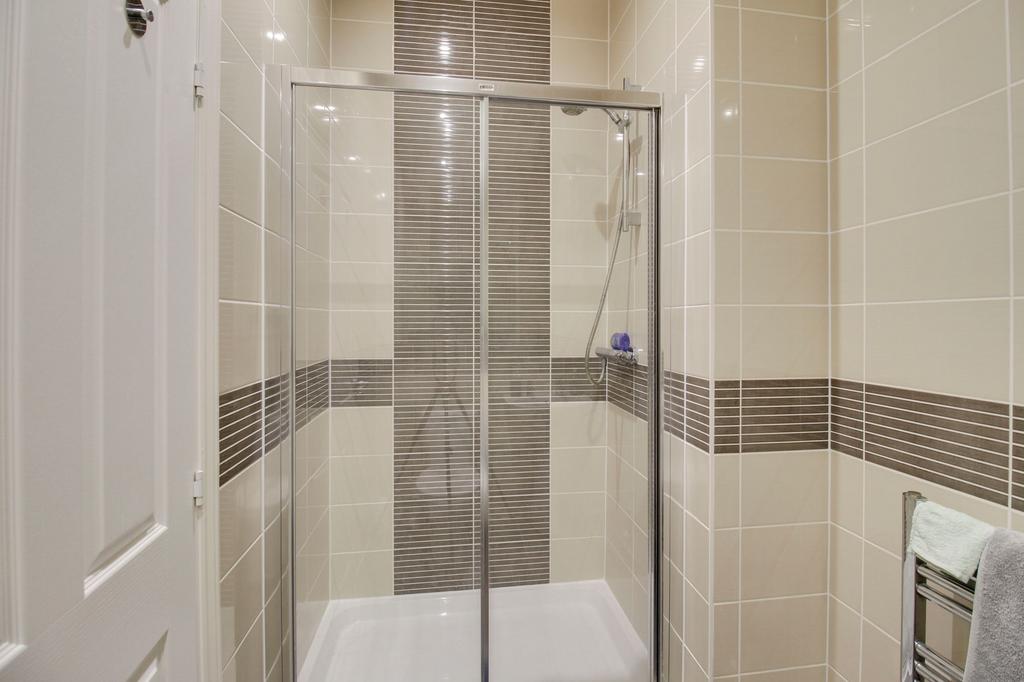 Ensuite to Bedroom One