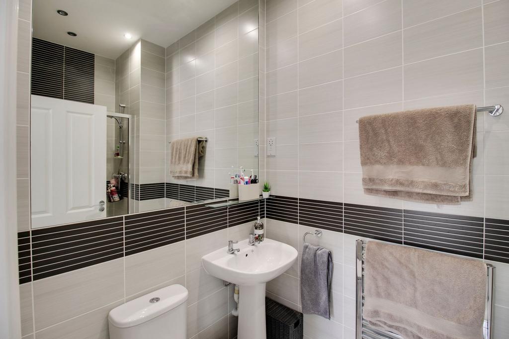 Ensuite to Bedroom Two