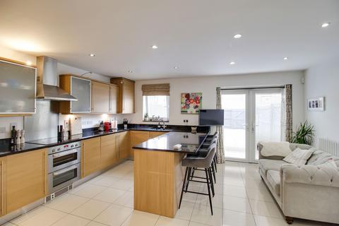 4 bedroom terraced house for sale, Samuel Jones Crescent, St. Neots PE19